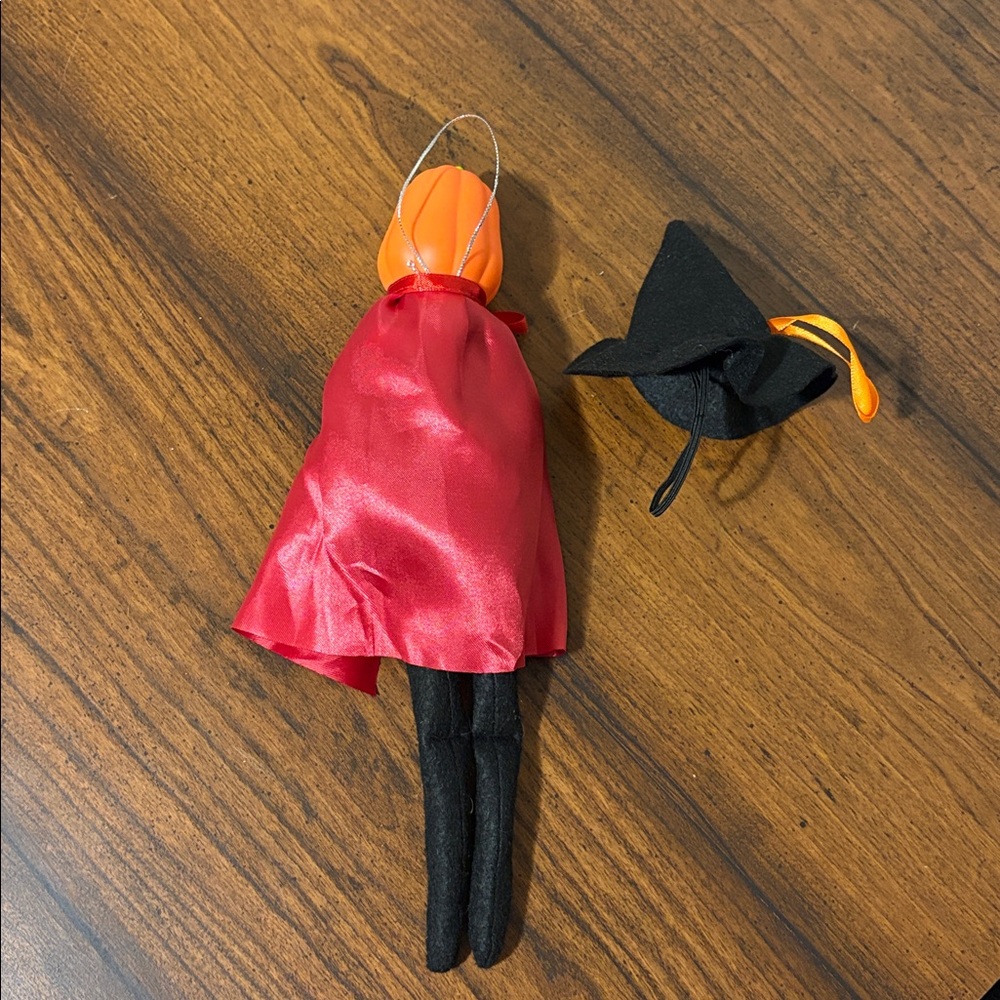 Pumpkin Shelf Doll - Witch hat - Picture 5 of 10